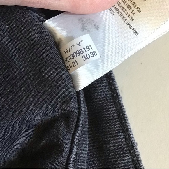 American Eagle 8 Long Mom Jeans Women’s Black Distressed 2021 Back Ripped - Picture 10 of 11